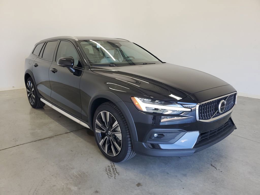 New 2025 Volvo V60 B5 Cross Country Ultra w/ Protection Package Premier image 4