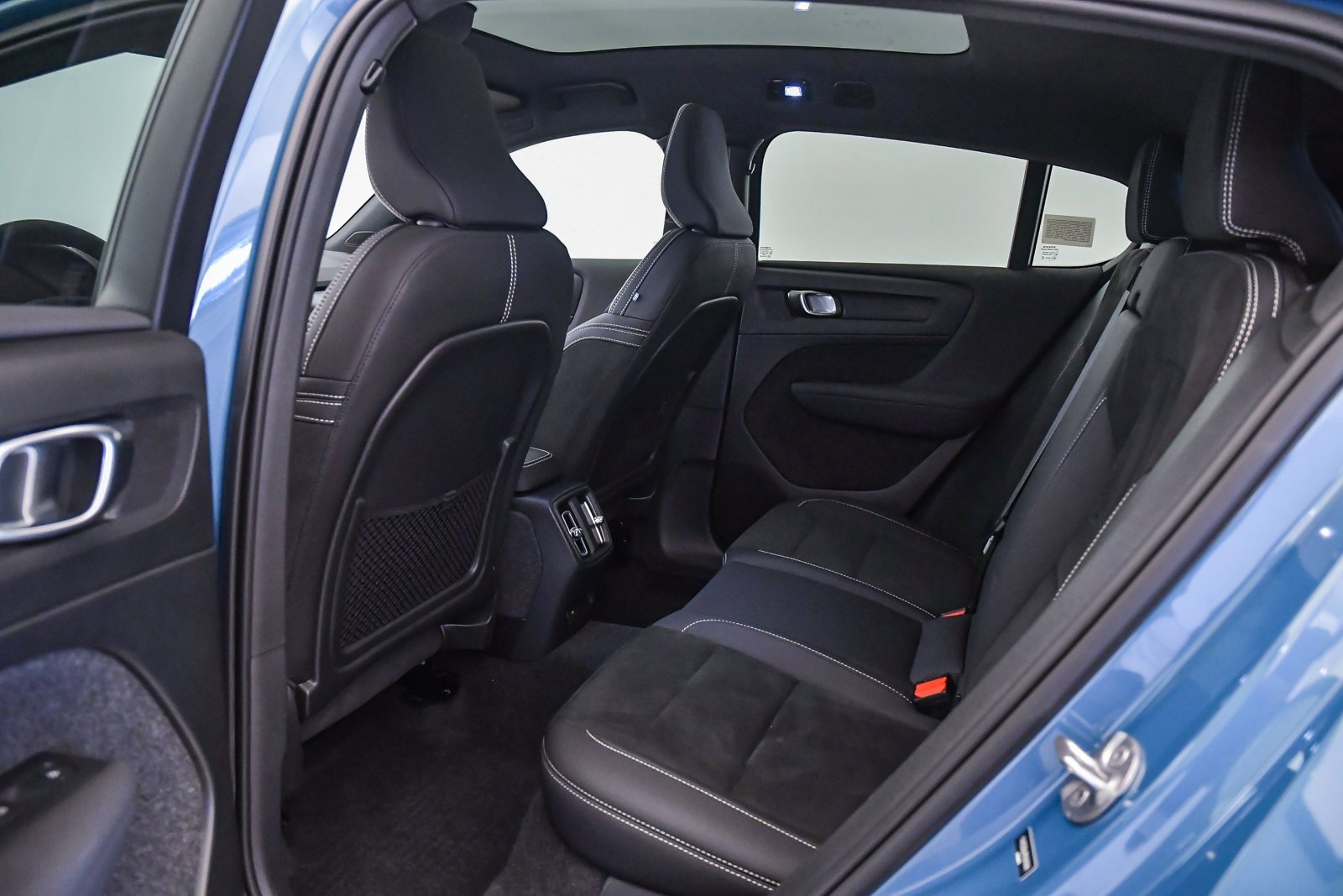 Certified 2023 Volvo C40 P8 Recharge Plus image 20