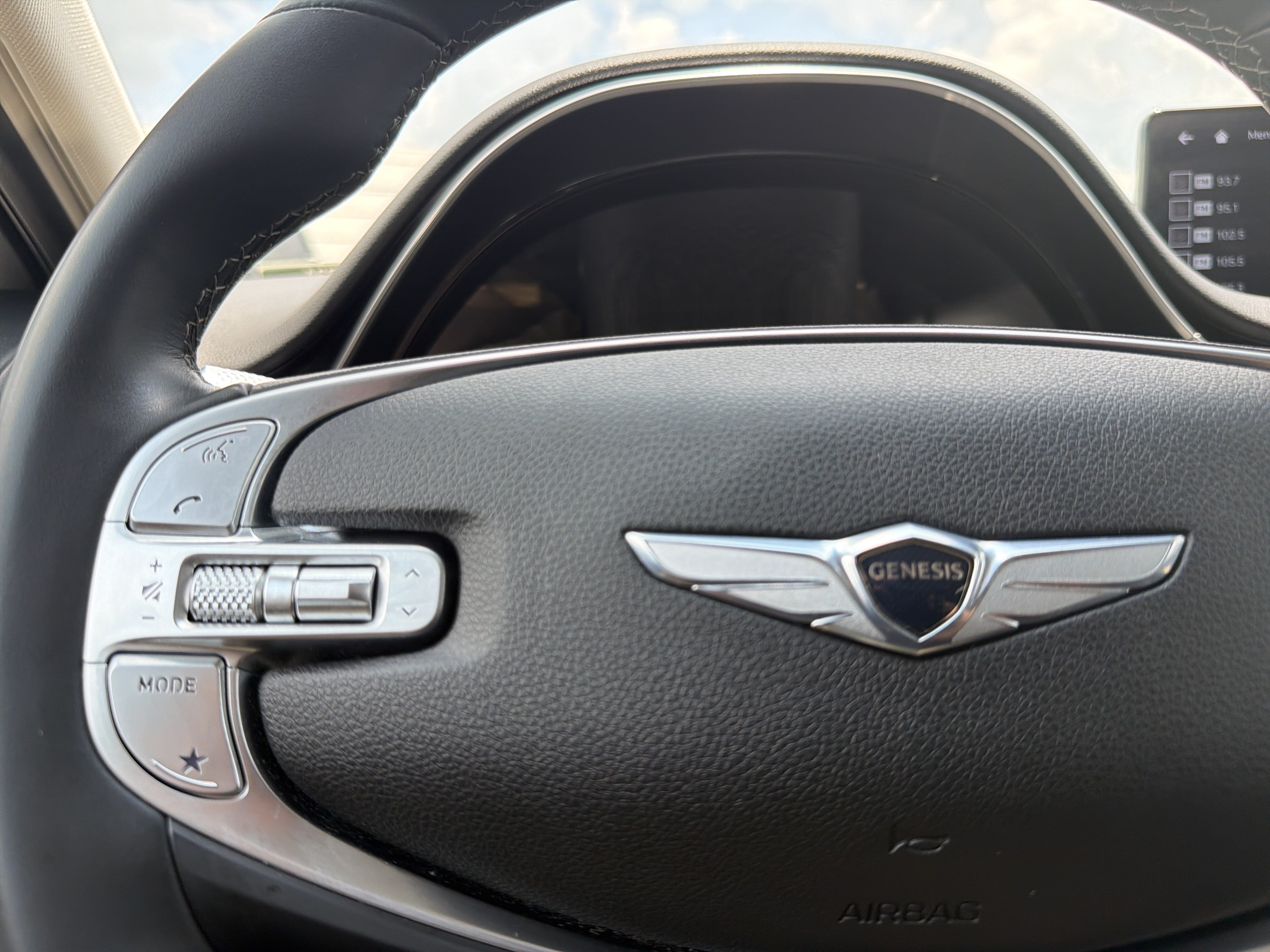 Used 2025 Genesis GV70 2.5T AWD/4WD image 10
