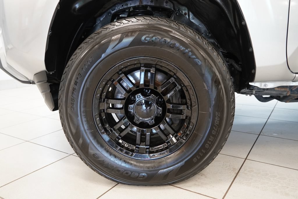 Used 2023 Toyota Tacoma SR AWD/4WD image 15