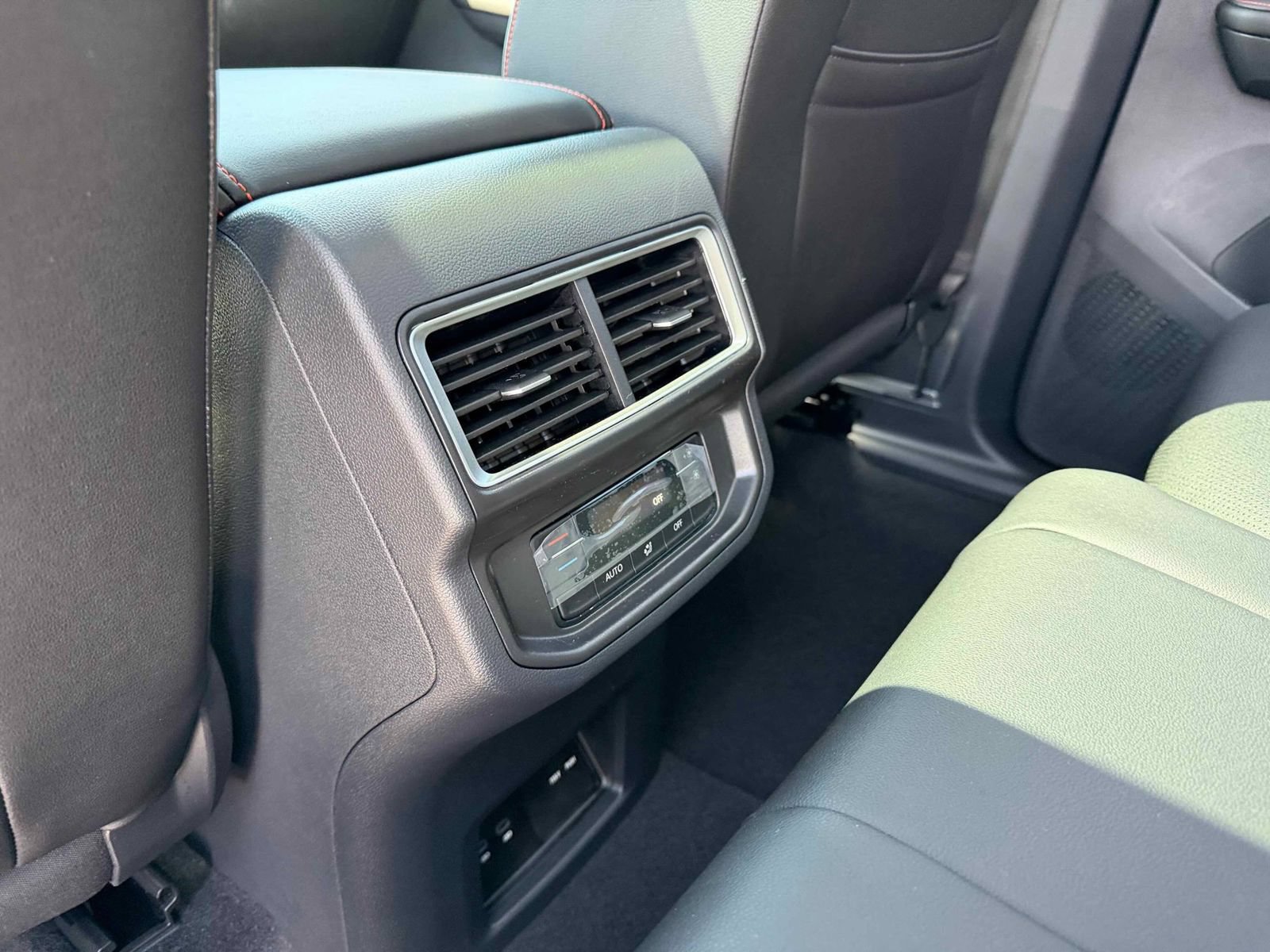 New 2026 Volkswagen Atlas Peak Edition AWD/4WD image 29