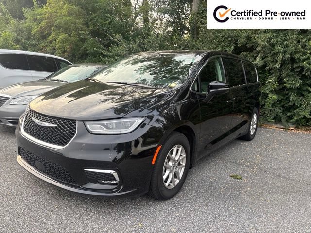 Used 2024 Chrysler Pacifica Touring-L FWD image 2