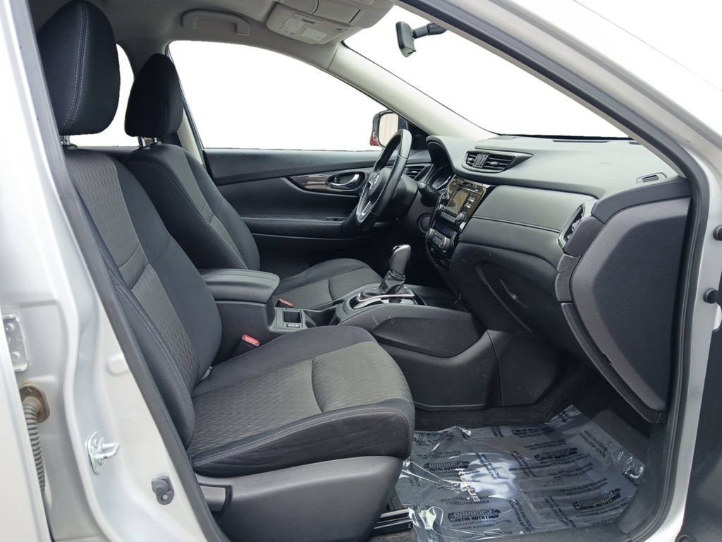 Used 2017 Nissan Rogue SV FWD image 15