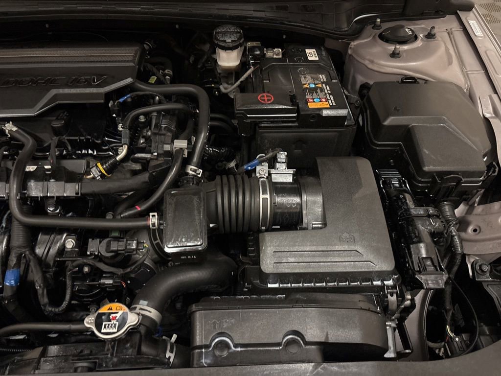 Used 2024 Hyundai Elantra SEL FWD image 25