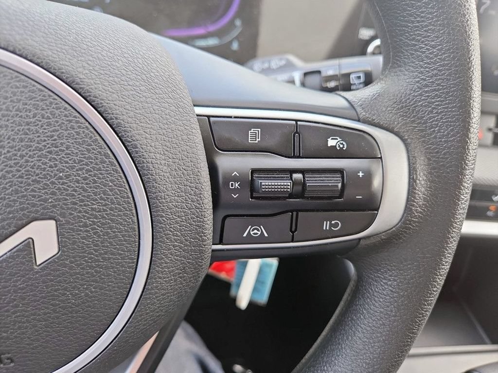 Used 2025 Kia Sportage LX AWD/4WD image 16