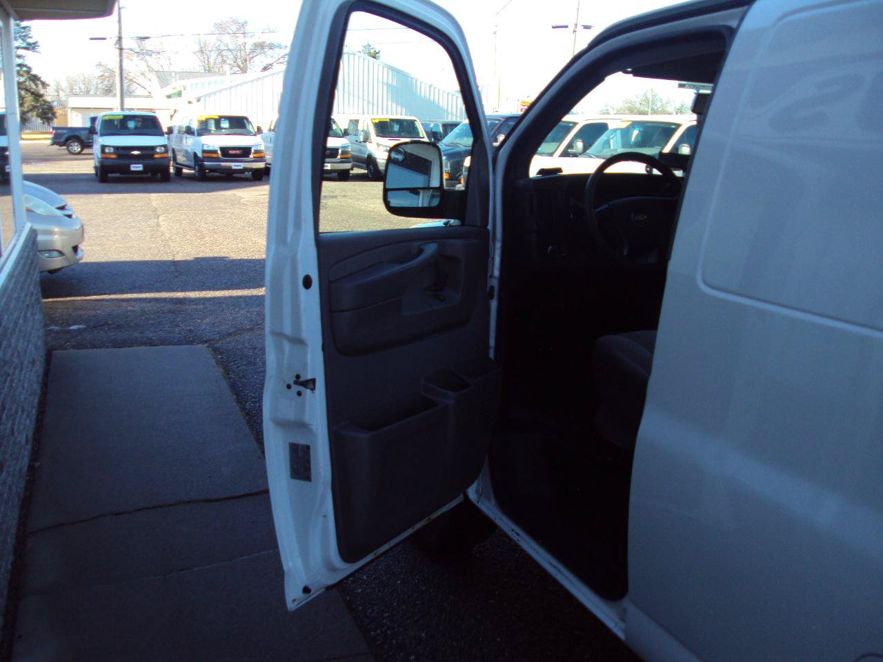 Used 2014 Chevrolet Express 1500 AWD image 17