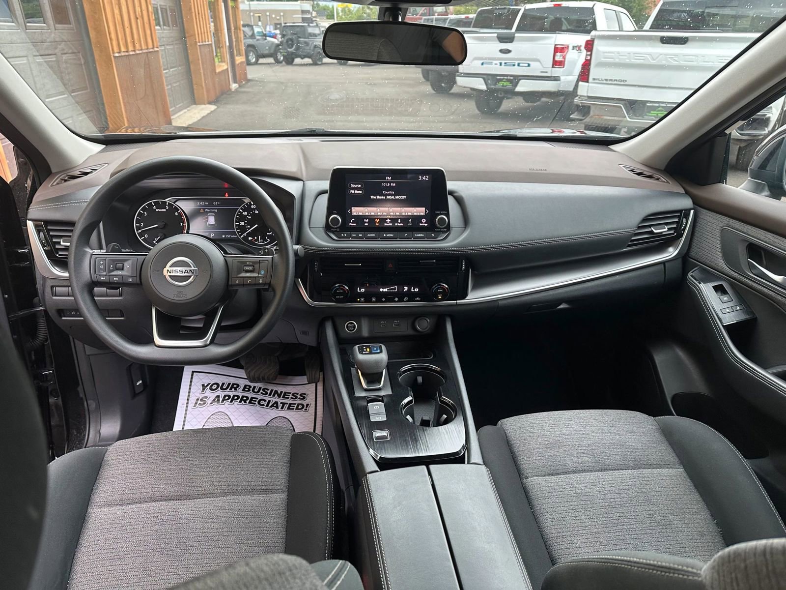 Used 2021 Nissan Rogue SV image 11