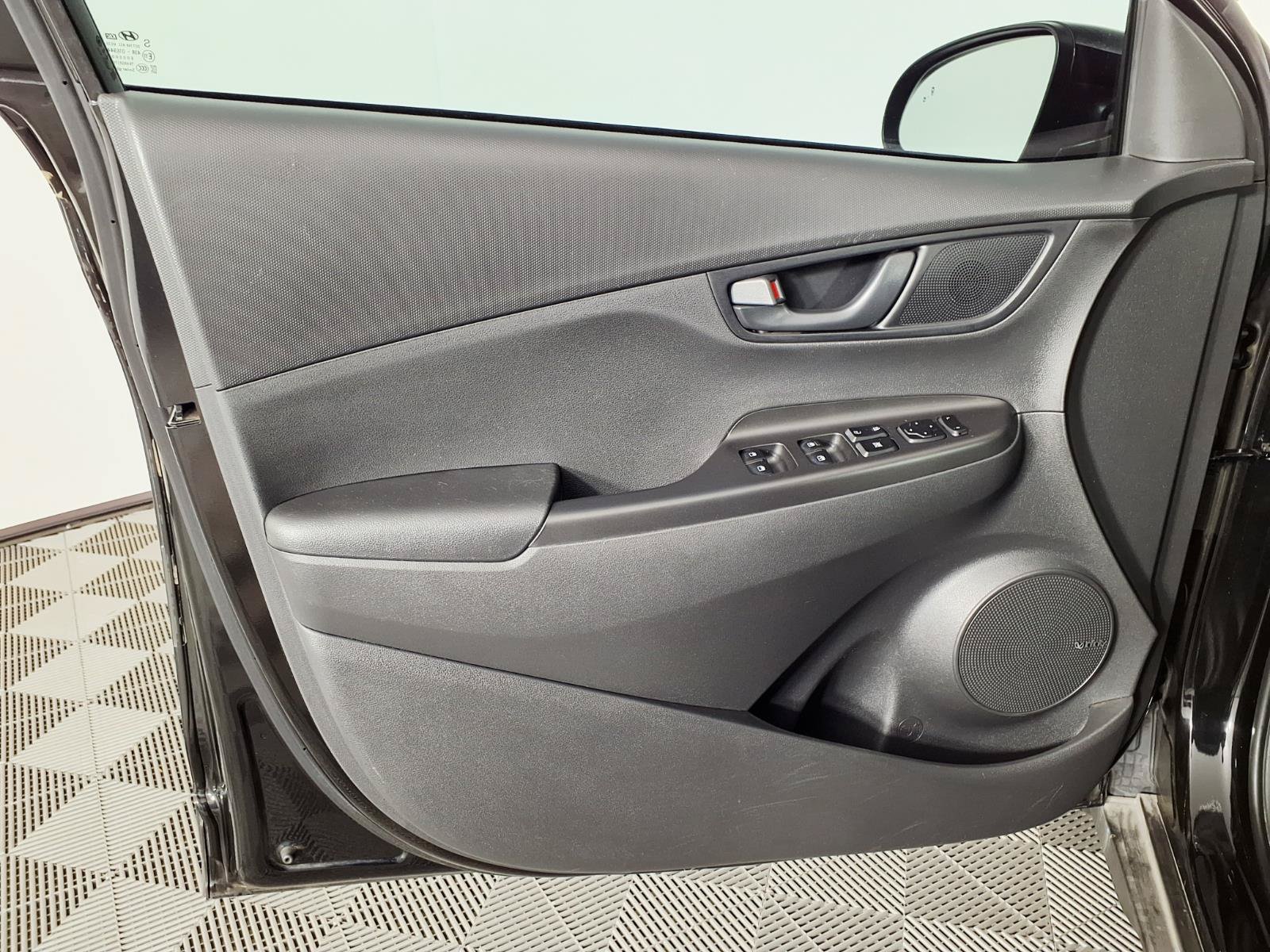 Certified 2021 Hyundai Kona SEL Plus w/ Cargo Package FWD image 16