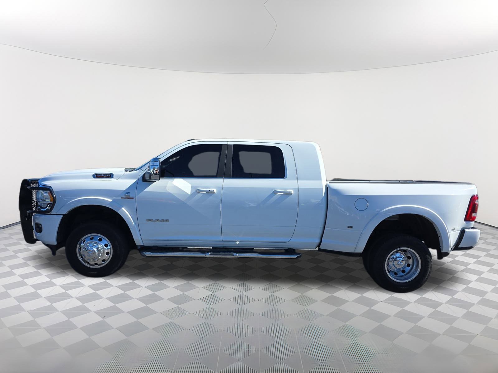 Used 2023 RAM 3500 Limited image 7