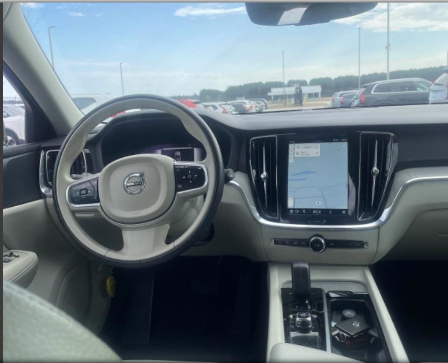 Used 2025 Volvo V60 B5 Cross Country Plus image 23