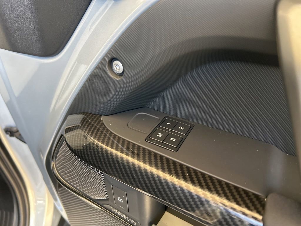 Used 2023 Land Rover Defender 110 X-Dynamic SE image 35