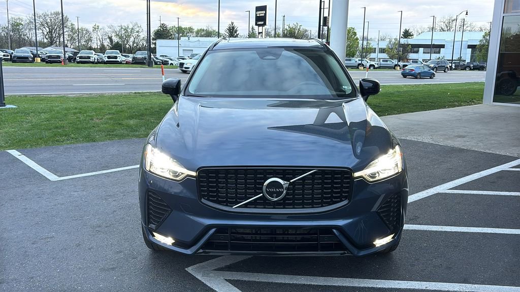 Used 2024 Volvo XC60 B5 Plus w/ Protection Package Premier image 5