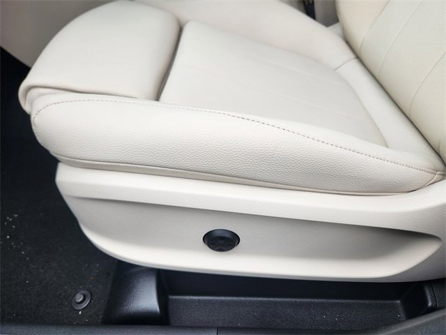 New 2026 Mercedes-Benz GLB 250 4MATIC image 9