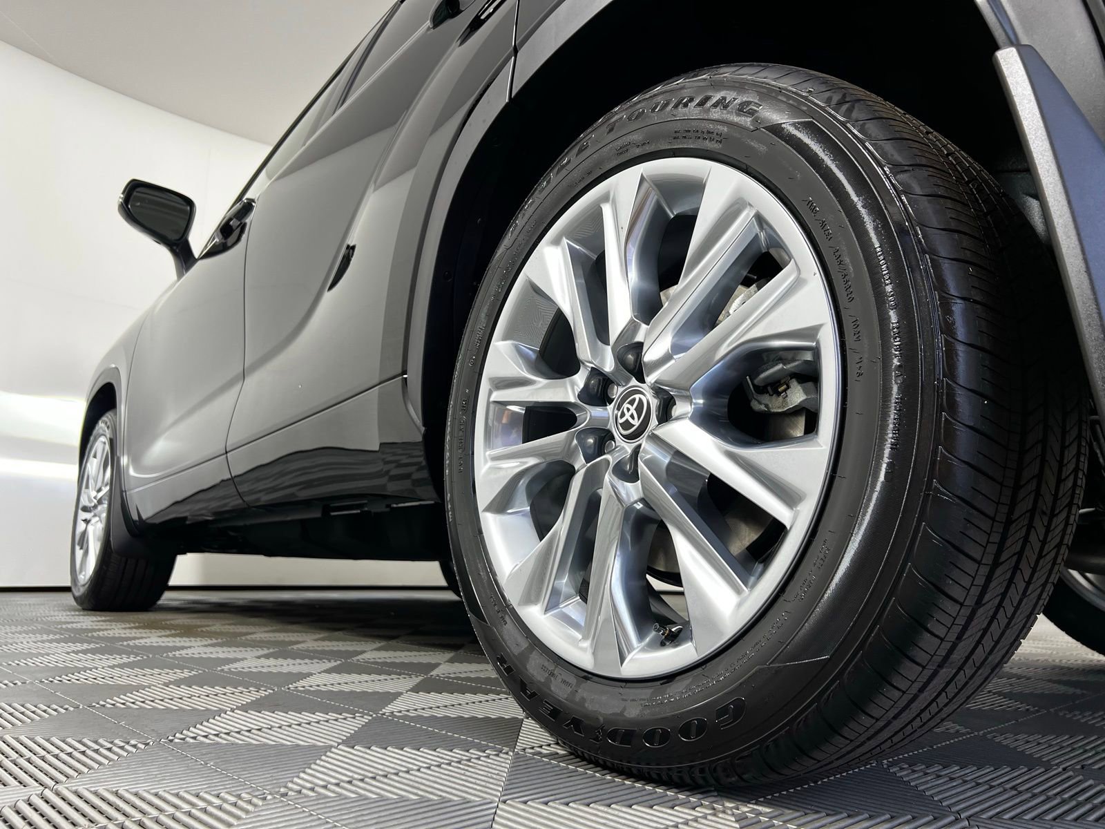 Certified 2026 Toyota Highlander Limited image 31