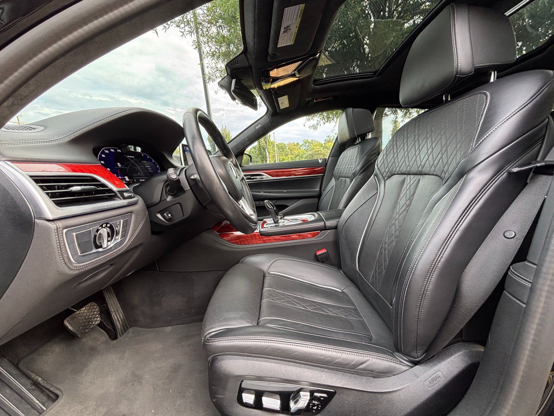 Used 2022 BMW ALPINA B7 xDrive w/ Luxury Rear Seating Package AWD/4WD image 8