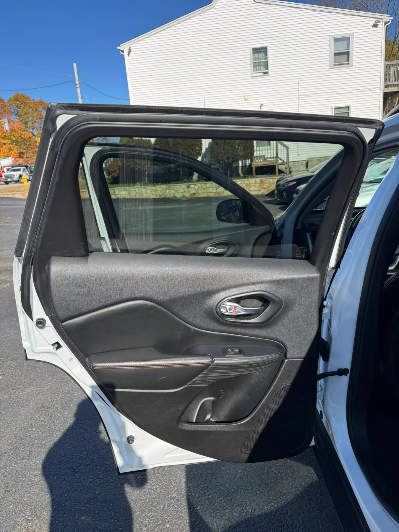 Used 2015 Jeep Cherokee Trailhawk w/ Comfort/Convenience Group AWD/4WD image 37