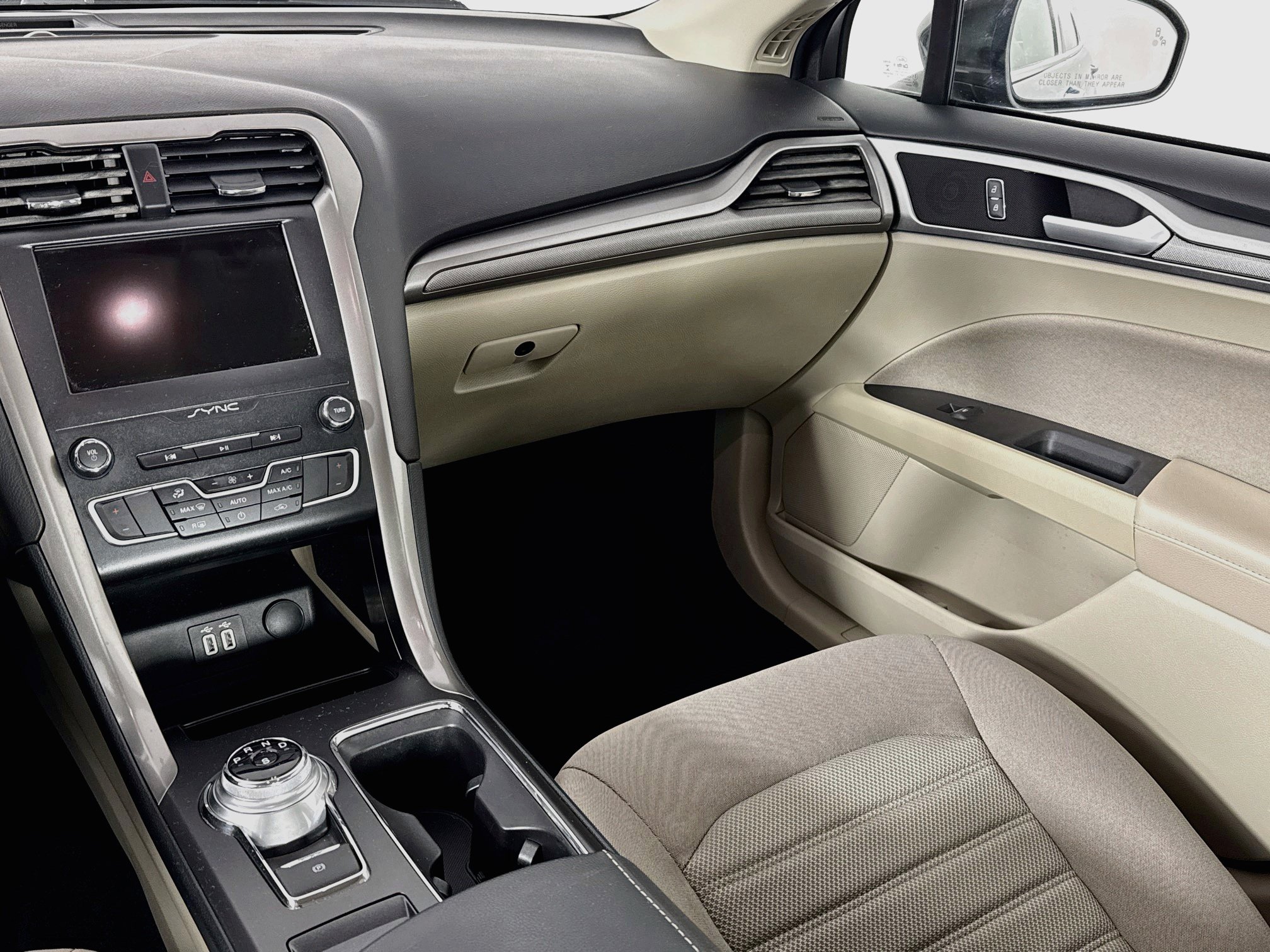 Used 2019 Ford Fusion SE FWD image 22