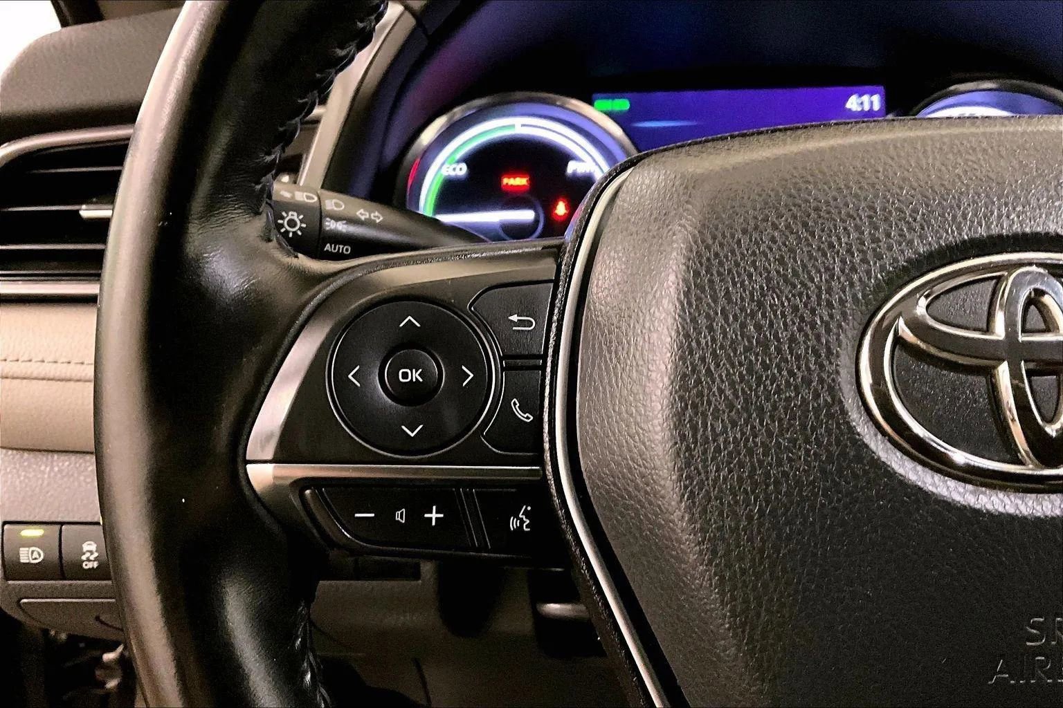 Used 2020 Toyota Camry XLE w/ Sunroof Package image 18