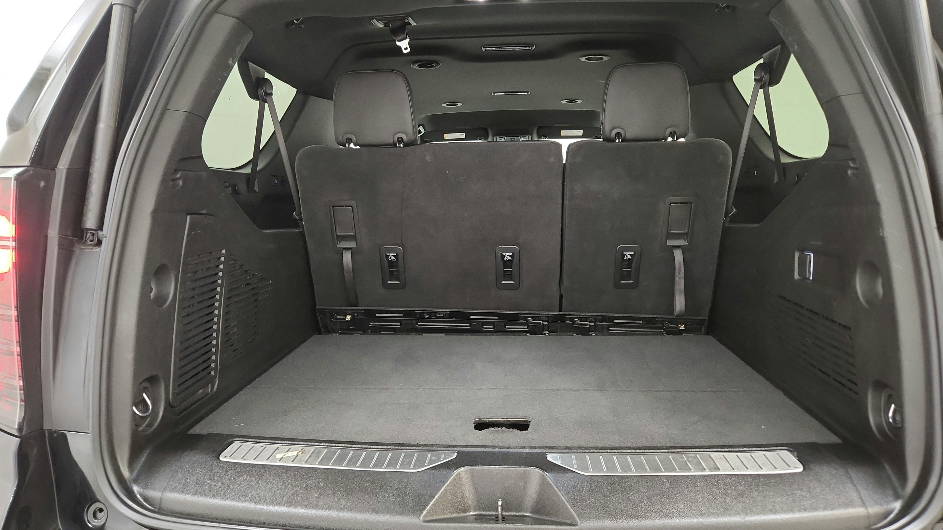 Used 2025 Chevrolet Suburban Z71 AWD/4WD image 29