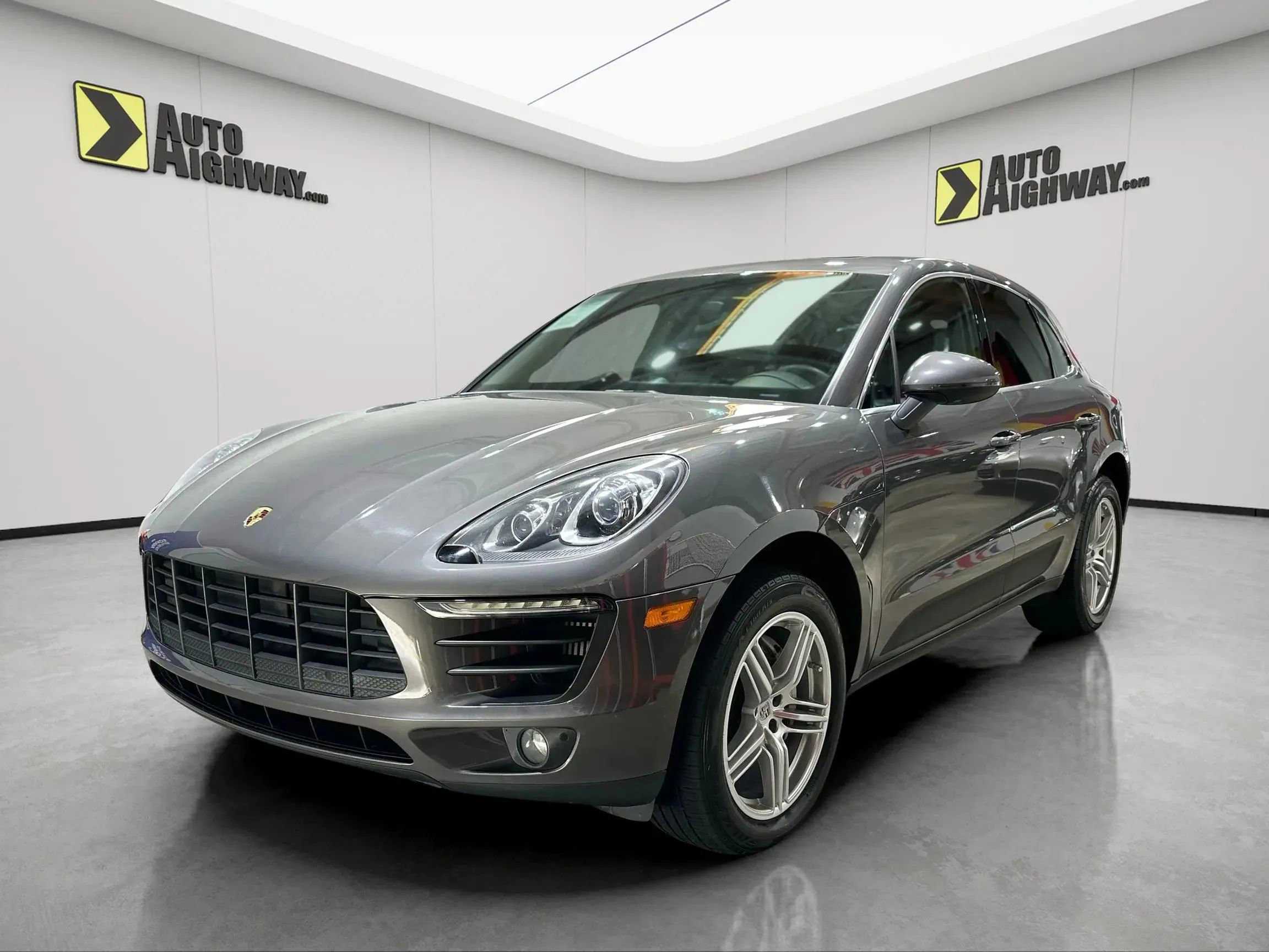 Used 2016 Porsche Macan S image 9