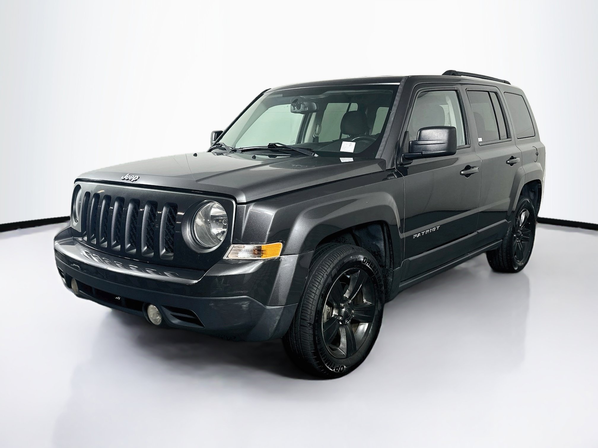 Used 2017 Jeep Patriot Latitude FWD image 3