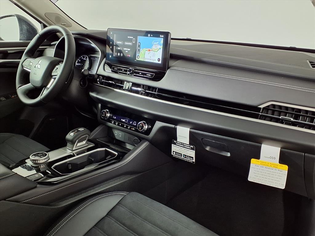 New 2025 Mitsubishi Outlander SE image 7