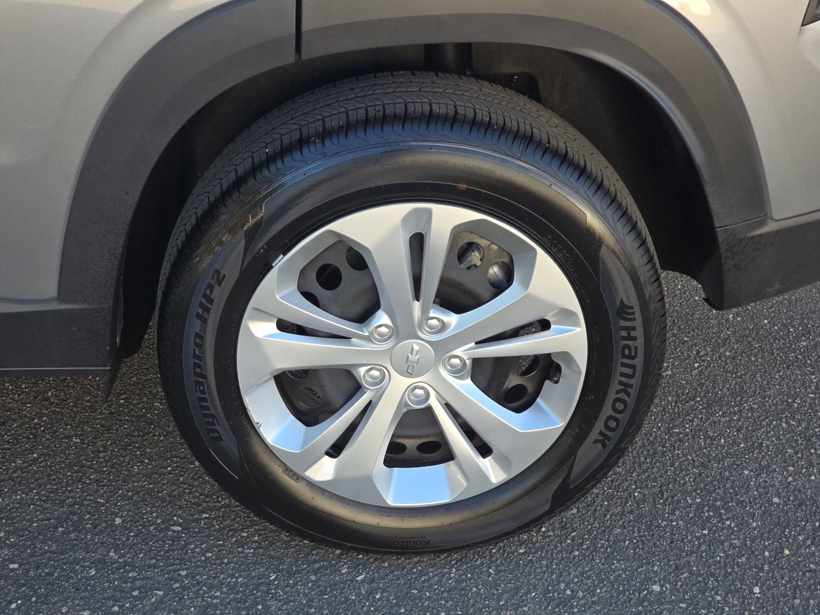 Used 2025 Chevrolet Trax LS w/ Driver Confidence Package image 39