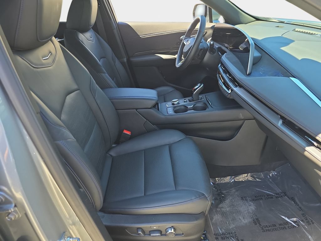 Used 2025 Cadillac XT4 Sport FWD image 12