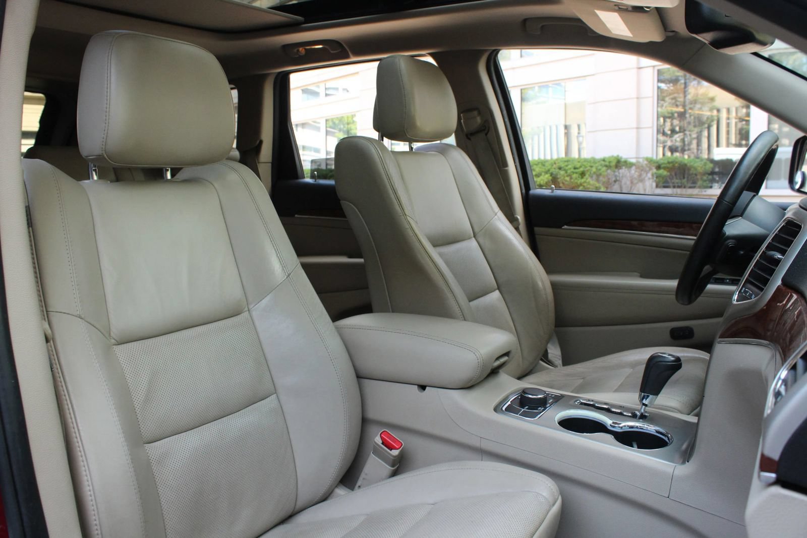 Used 2012 Jeep Grand Cherokee Limited w/ Luxury Group II AWD/4WD image 26
