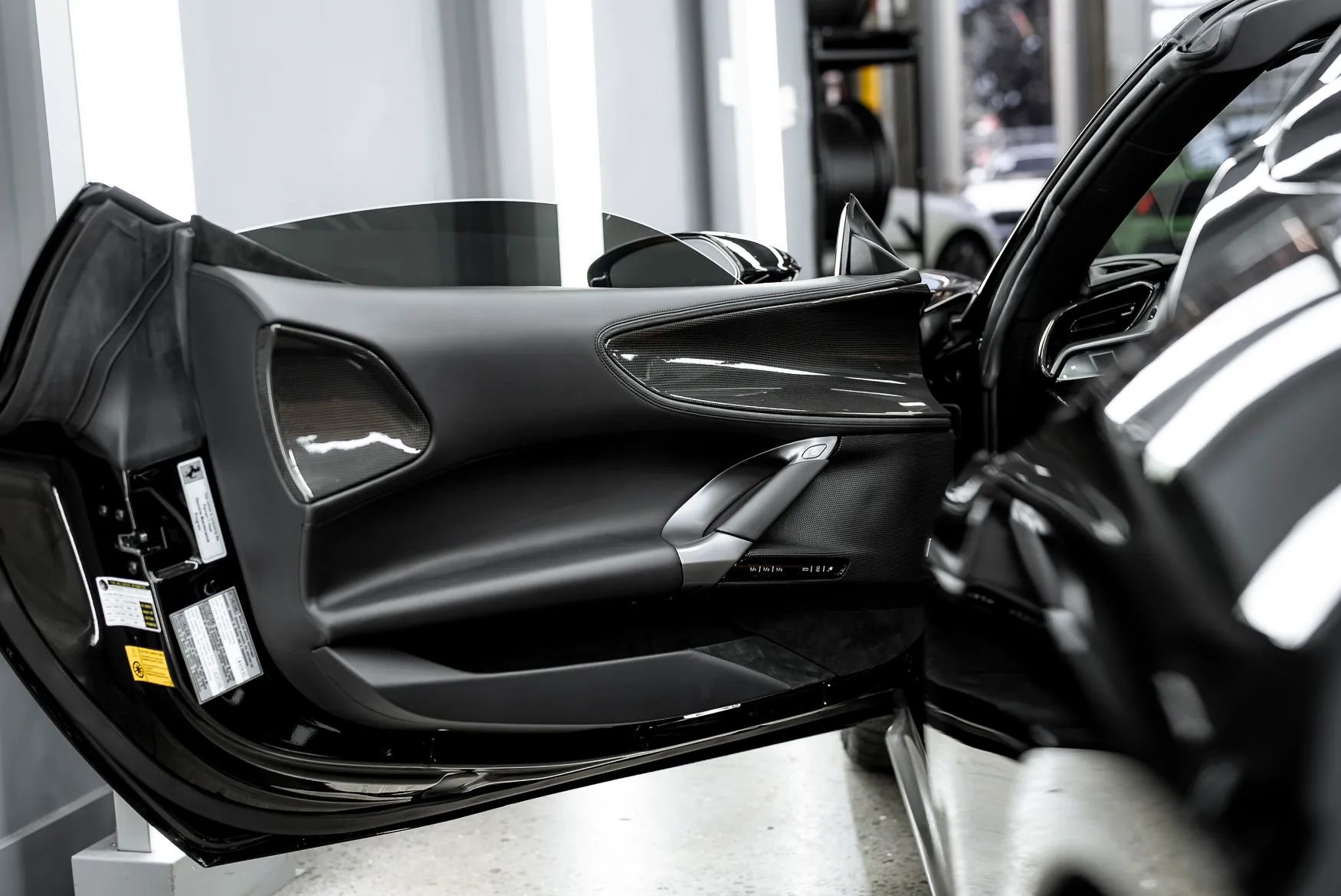 Used 2023 Ferrari SF90 Spider image 19