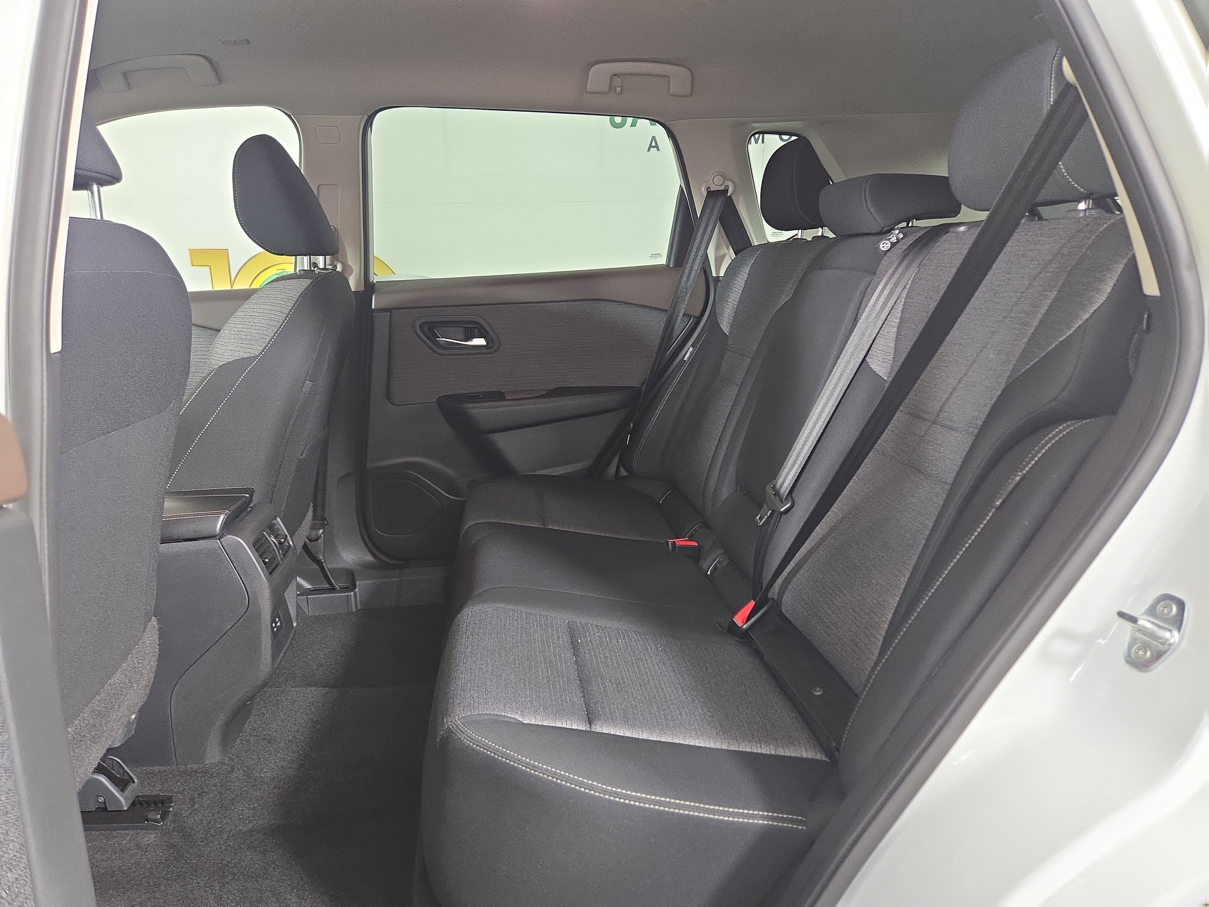 Used 2023 Nissan Rogue SV image 13