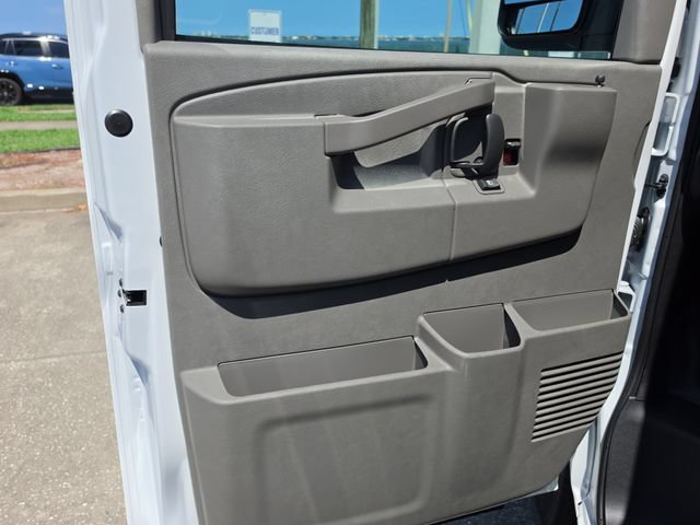 New 2026 Chevrolet Express 3500 RWD image 13