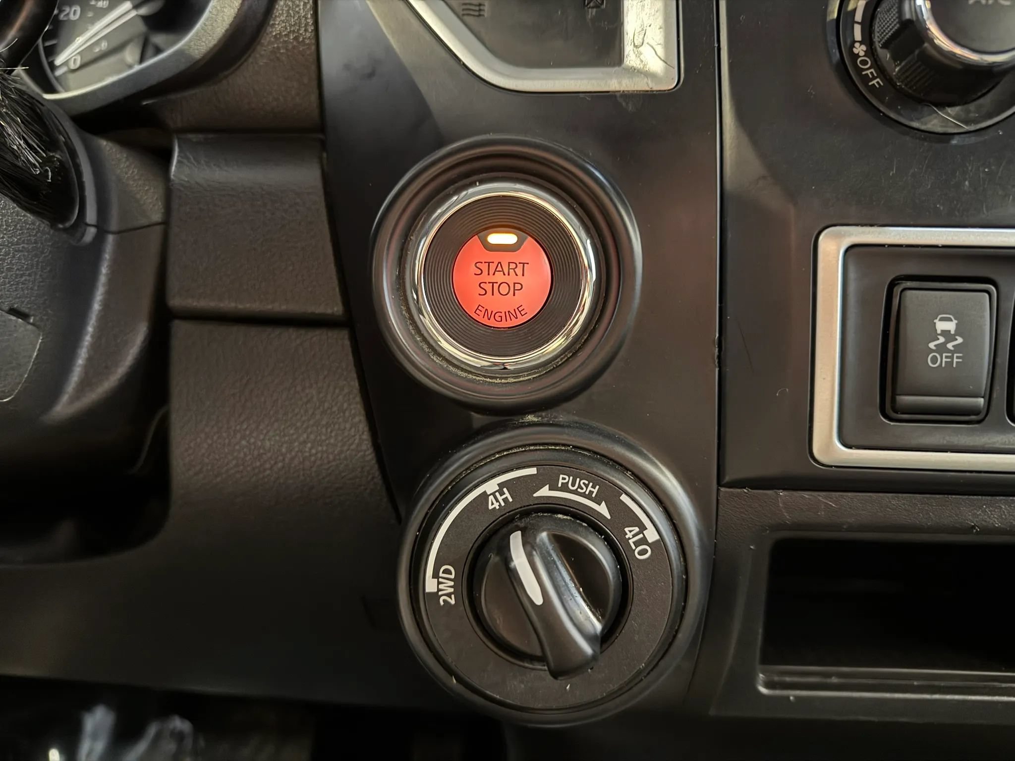 Used 2018 Nissan Titan S AWD/4WD image 16