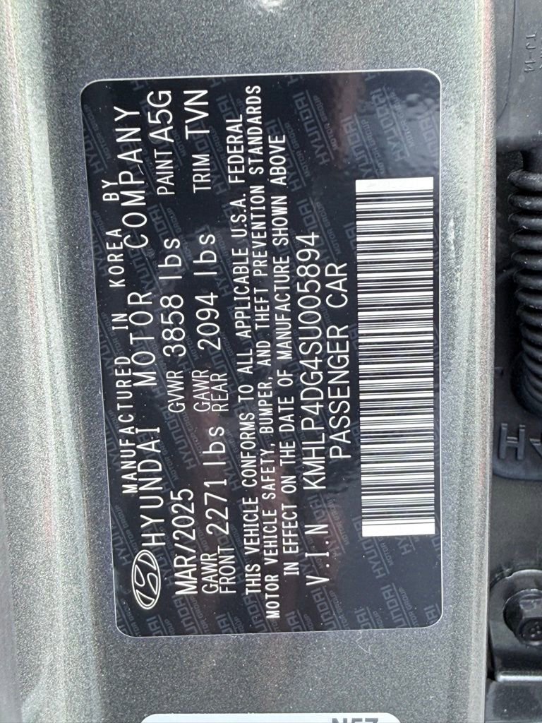 New 2025 Hyundai Elantra Limited image 43