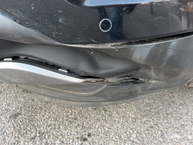 Used 2016 Ford Explorer XLT w/ Equipment Group 202A FWD image 4