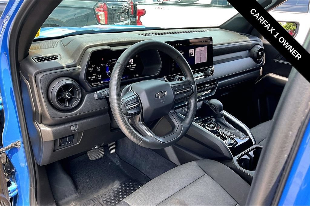 Used 2025 Chevrolet Colorado Trail Boss AWD/4WD image 5