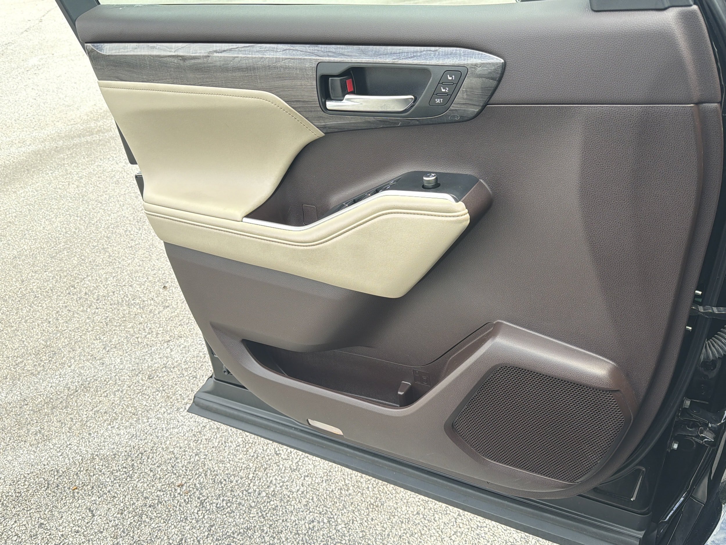 Certified 2021 Toyota Highlander Limited FWD image 14