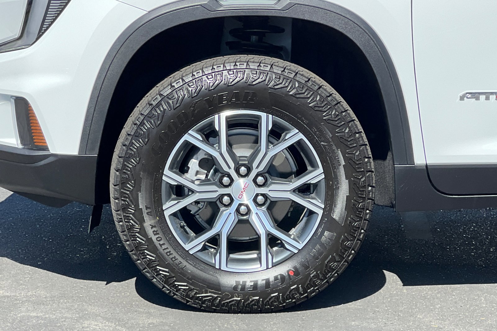 New 2026 GMC Acadia AT4 w/ LPO, Floor Liner Package AWD/4WD image 27