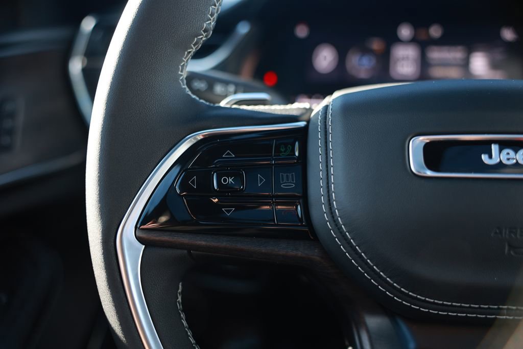 New 2025 Jeep Grand Cherokee L Overland w/ Rear Seat Video Group I image 17