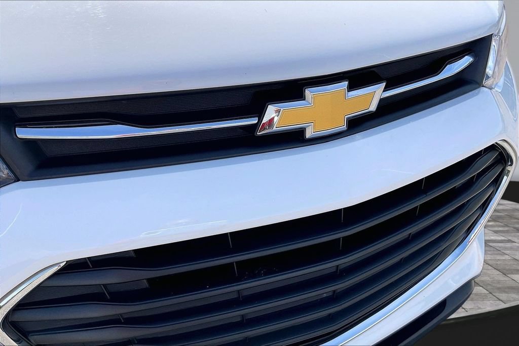 Used 2022 Chevrolet Trax LS w/ Tint and Cruise Package FWD image 27