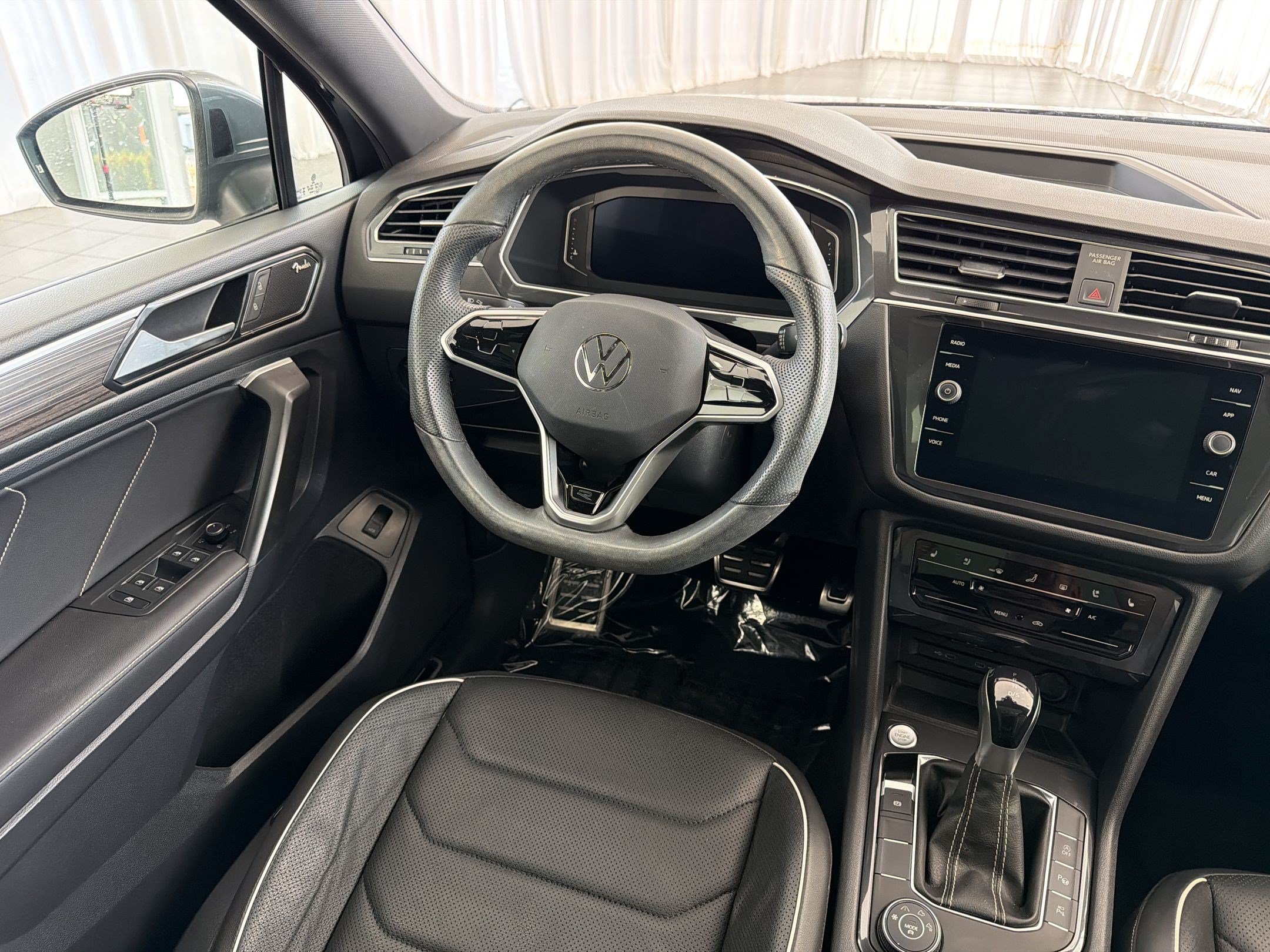 Used 2024 Volkswagen Tiguan SEL R-Line AWD/4WD image 17