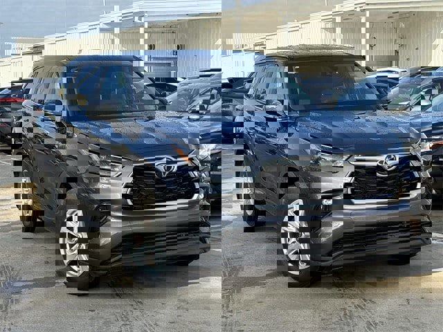 Used 2023 Toyota Highlander LE