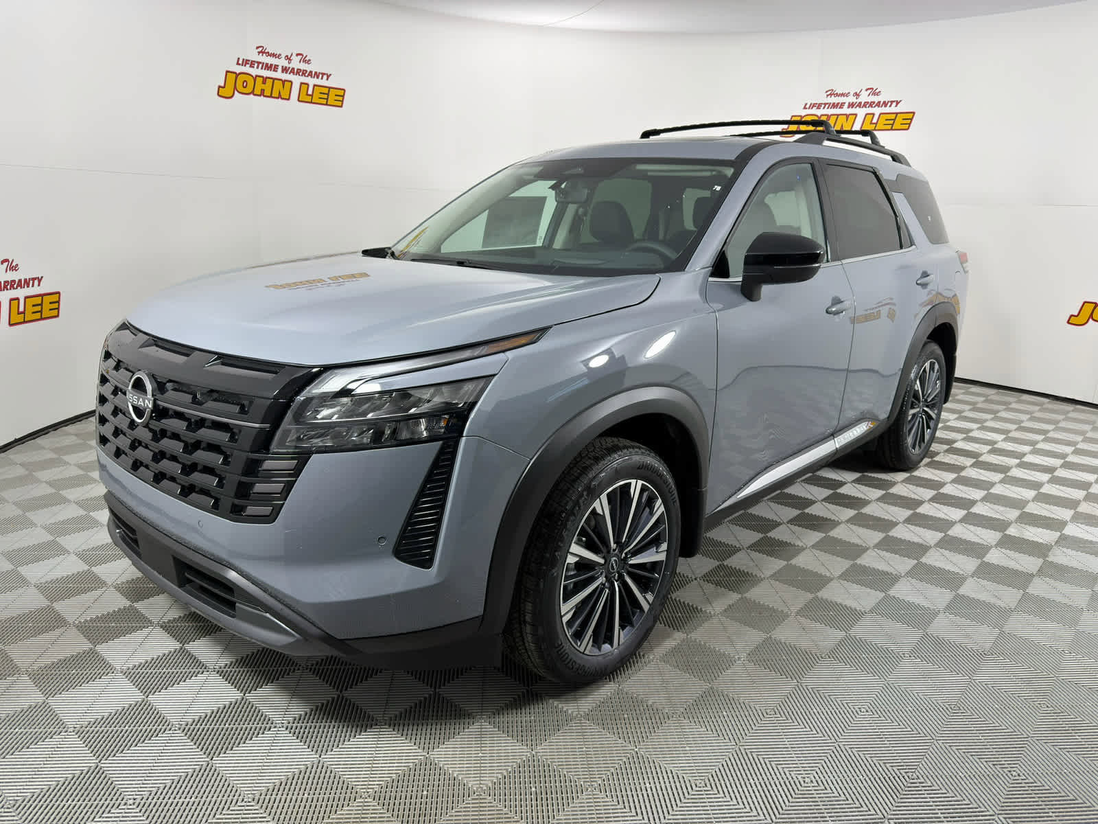 New 2026 Nissan Pathfinder Platinum image 1