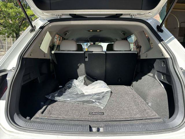 Used 2018 Volkswagen Tiguan SE AWD/4WD image 12