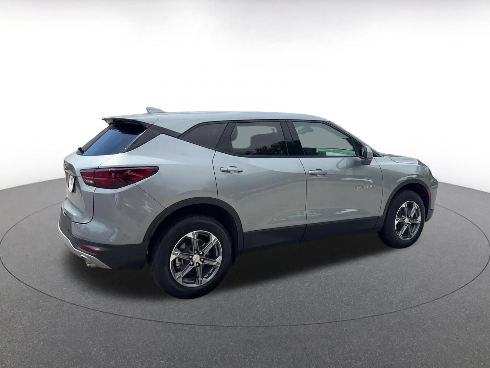 Used 2026 Chevrolet Blazer LT FWD image 13