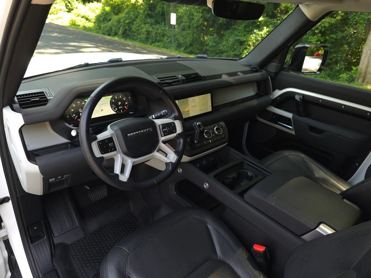 Used 2023 Land Rover Defender 90 S AWD/4WD image 2
