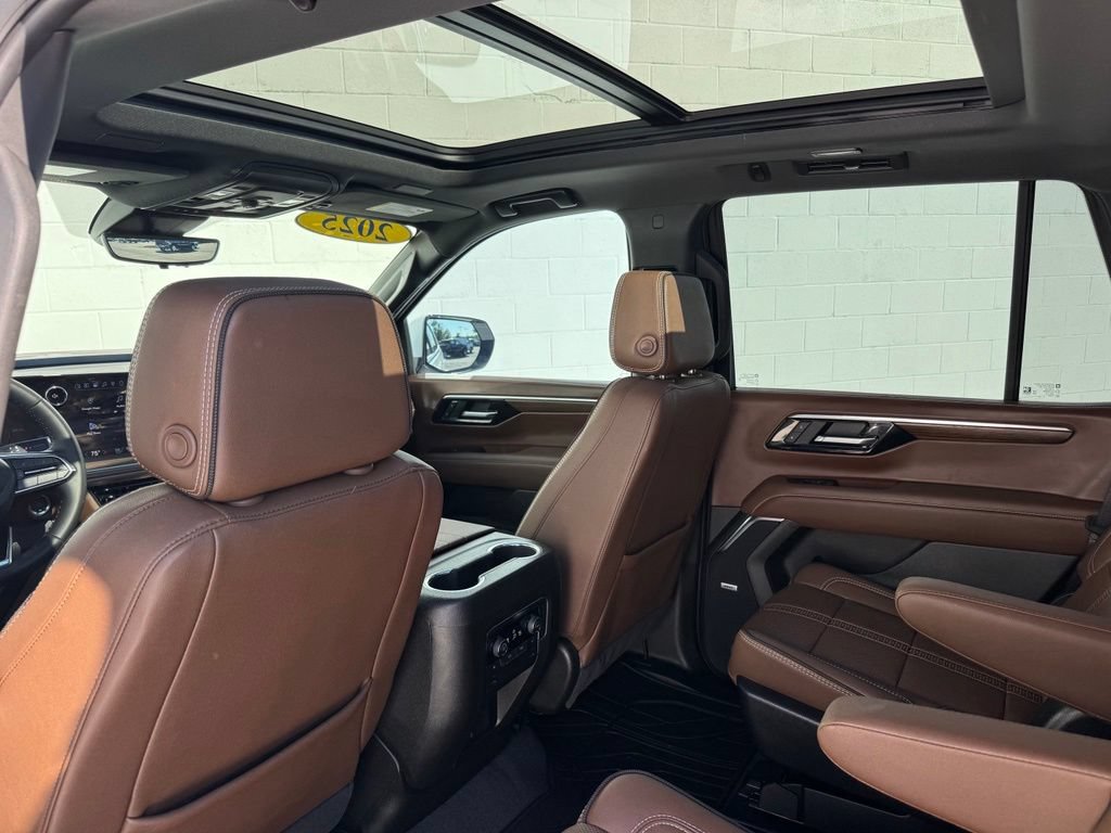 Used 2025 Chevrolet Tahoe High Country AWD/4WD image 23