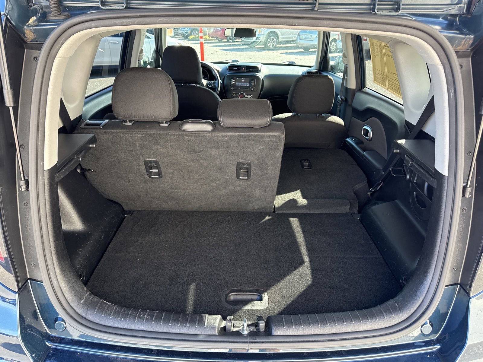 Used 2017 Kia Soul + image 12