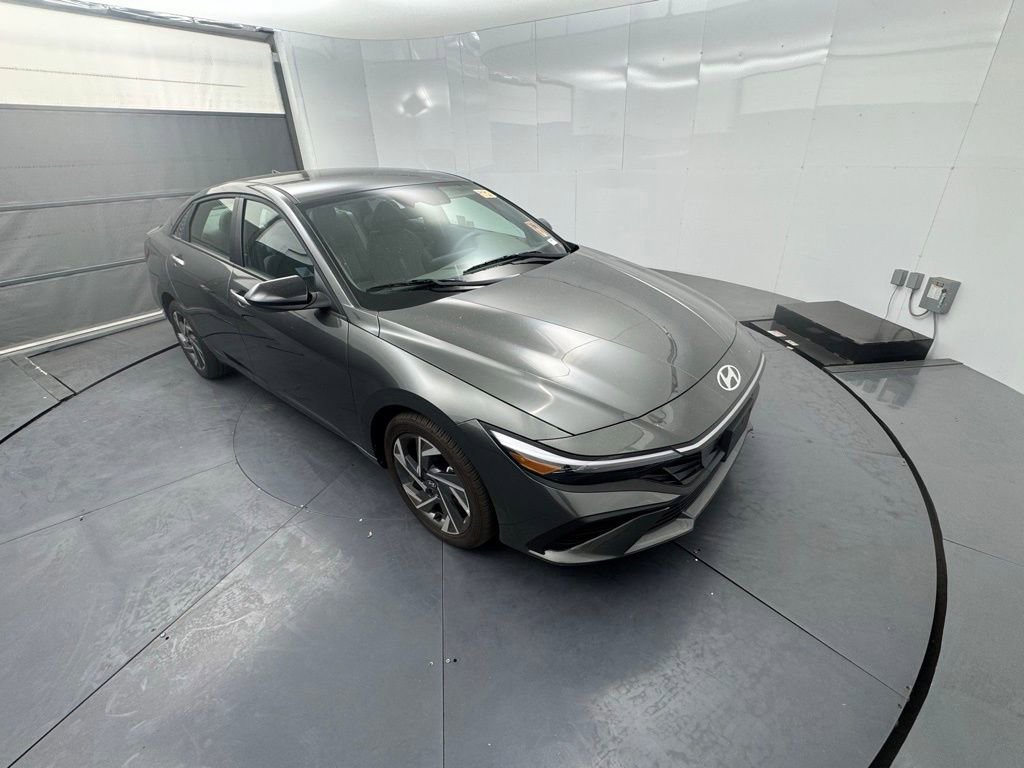 Used 2025 Hyundai Elantra Sport image 7