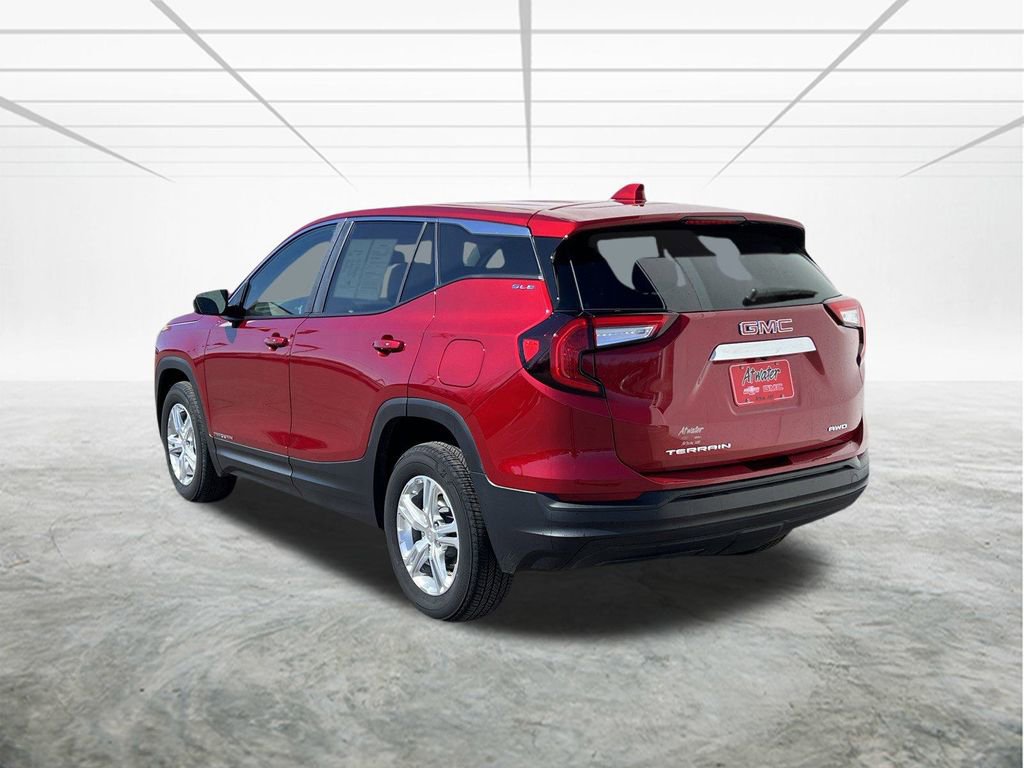 Used 2024 GMC Terrain SLE image 5